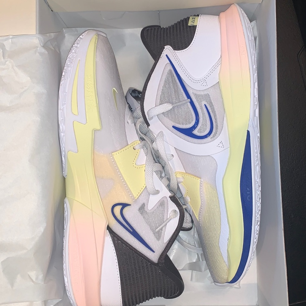 Kyrie low 5